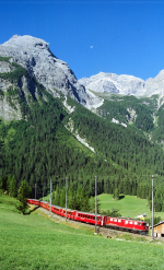 Lokomotiva: Ge 6/6 707 | Vlak: D 530 ( St.Moritz - Chur ) | Místo a datum: Bergün/Bravuogn 19.07.2003