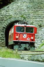 Lokomotiva: Ge 6/6 707 | Vlak: D 535 ( Chur - St.Moritz ) | Místo a datum: Bergün/Bravuogn 19.07.2003