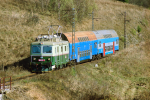 Lokomotiva: 100.001-7 | Vlak: Os 20906 ( Rybník - Lipno nad Vltavou ) | Místo a datum: Jenín 17.10.2003