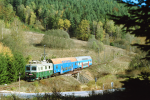 Lokomotiva: 100.001-7 | Vlak: Os 20906 ( Rybník - Lipno nad Vltavou ) | Místo a datum: Jenín 17.10.2003