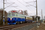 Lokomotiva: 140.004-3 ( E499.004 ) | Vlak: IC 10550 ( Hranice na Moravě - Praha hl.n. ) | Místo a datum: Starý Kolín   19.02.2002