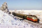 Lokomotiva: 242.272-3 | Vlak: Os 4905 ( Havlíčkův Brod - Brno hl.n. ) | Místo a datum: Ořechov 16.01.1997