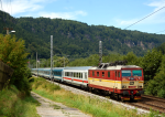 Lokomotiva: 371.015-9 | Vlak: EC 175 Jan Jesenius ( Hamburg-Altona - Budapest Kel.pu. ) | Místo a datum: Dolní Žleb zastávka 04.07.2014