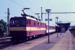 Lokomotiva: 372.004-2 | Vlak: IC 174 Porta Bohemica ( Praha-Holešovice - Hamburg-Altona ) | Místo a datum: Praha-Holešovice   13.05.1993