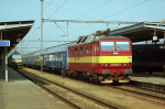 Lokomotiva: 372.008-3 | Vlak: Ex 477 Istropolitan ( Hamburg-Altona - Bratislava N.M. ) | Místo a datum: Praha-Holešovice   13.05.1993