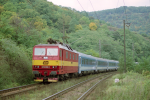 Lokomotiva: 372.009-1 | Vlak: EC 175 Hungaria ( Hamburg-Altona - Budapest Kel.pu. ) | Místo a datum: Prackovice nad Labem 17.10.1994