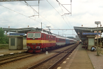 Lokomotiva: 372.011-7 | Vlak: EC 176 Porta Bohemica ( Praha hl.n. - Hamburg-Altona ) | Místo a datum: Praha-Holešovice 12.08.1994