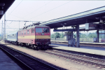 Lokomotiva: 372.014-1 | Vlak: R 375 Hungaria ( Berlin-Lichtenberg - Budapest Kel.pu. ) | Místo a datum: Praha-Holešovice 13.05.1993