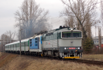 Lokomotiva: 754.063-6 + 263.001-0 | Vlak: Os 4600 ( Břeclav - Tišnov ) | Místo a datum: Brno-Maloměřice 23.01.2011