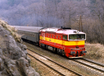 Lokomotiva: 754.066-9 | Vlak: Os 7008 ( Chomutov - Cheb ) | Msto a datum: Ostrov nad Oh 22.03.1994