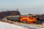Lokomotiva: 754.086-7 | Vlak: Os 7010 ( Chomutov - Cheb ) | Msto a datum: Hjek 22.11.1995