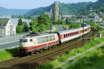 Lokomotiva: 103.151-7 | Vlak: EC 112 Wörthersee ( Klagenfurt Hbf. - Münster Hbf. ) | Místo a datum: Oberwesel 26.05.1999