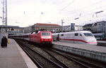 Lokomotiva: 120.157-3, 401.083-1 | Vlak: EC 12 Paganini ( Venezia S.L. - Dortmund Hbf. ), ICE 892 Kommodore ( Mnchen Hbf. - Bremen Hbf. ) | Msto a datum: Mnchen Hbf. 26.02.1994