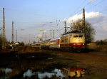 Lokomotiva: 103.130-1 | Vlak: IC 507 Stolzenfels ( Berlin Zoo - Karlsruhe Hbf. ) | Místo a datum: Kamen 19.03.1995