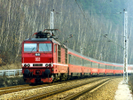 Lokomotiva: 180.006-9 | Vlak: EC 173 Vindobona ( Berlin Lichtenberg - Wien Südbf. ) | Místo a datum: Kurort Rathen 10.04.1996
