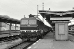 Lokomotiva: 180.016-8 | Vlak: Ex 271 Vindobona ( Berlin Hbf. - Wien Südbf. ) | Místo a datum: Praha-Holešovice (CZ) 06.06.1992