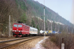 Lokomotiva: 180.017-6 | Vlak: Sg 42575 ( Dresden-Friedrichstadt - Lovosice jih ) | Místo a datum: Kurort Rathen 10.04.1996