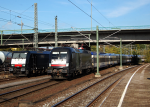 Lokomotiva: ES 64 U2-030 ( HKX ), 189.841 ( LokoTrain ) | Vlak: HKX 1802 ( Hamburg-Altona - Köln Hbf. ) | Místo a datum: Hamburg-Harburg 14.10.2014
