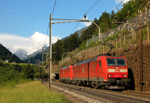 Lokomotiva: 185.111-2 + 185 | Vlak: LZ 93424 ( Chiasso - Erstfeld ) | Msto a datum: Intschi (CH) 03.06.2009