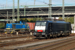 Lokomotiva: ES 64 F4-841 ( LokoTrain ), 277.405-7 ( D-MWB ) | Místo a datum: Hamburg-Harburg 14.10.2014