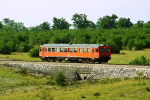 Lokomotiva: 7122.025 ( ex SJ YF1-1335 ) | Vlak: P 5802 ( Šibenik - Knin ) | Místo a datum: Unešič 28.06.2002
