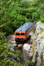 Lokomotiva: 7122.025 ( ex SJ YF1-1335 ) | Vlak: P 5802 ( Šibenik - Knin ) | Místo a datum: Žitnič 28.06.2002