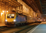 Lokomotiva: 1047.009 ( 470.009 ), V43.1011 ( 431.011 ) | Vlak: EC 148 Lehár ( Budapest Kel.pu. - Wien Westbf. ), IC 808 Pte ( Budapest Kel.pu. - Pécs ) | Místo a datum: Budapest Kel.pu.   16.11.2015