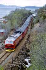 Lokomotiva: Di 4 653 | Vlak: Rt 452 ( Bodo - Trondheim ) | Místo a datum: Fauske 28.05.1997