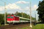 Lokomotiva: 350.002-2 | Vlak: R 474 Jadran ( Split - Praha hl.n. ) | Msto a datum: Chvaletice (CZ) 16.07.2009