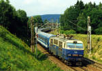 Lokomotiva: 350.012-1 | Vlak: EC 170 Hungaria ( Budapeste Kel.pu. - Berlin Ost. ) | Místo a datum: Sázava u Žďáru (CZ) 23.07.1998