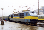 Lokomotiva: 350.016-2 | Vlak: R 571 Vysočina ( Praha Masarykovo n. - Štúrovo ) | Místo a datum: Praha Masarykovo n. (CZ) 07.02.1993