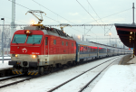 Lokomotiva: 350.018-8 | Vlak: EC 170 Hungaria ( Budapest Kel.pu. - Berlin Hbf. ) | Místo a datum: Kolín (CZ) 08.12.2010