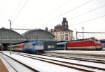 Lokomotiva: 350.018-8 + 380.008-3 | Vlak: EC 171 Hungaria ( Berlin Hbf. - Budapest Kel.pu. ) + IC 571 Zdenk Fibich ( Praha hl.n. - Beclav ) | Msto a datum: Praha hl.n. (CZ) 06.01.2011