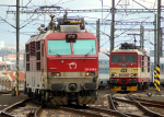 Lokomotiva: 350.018-8, 371.005-0 | Vlak: EC 174 Jan Jesenius ( Budapest Kel.pu. - Hamburg-Altona ) | Místo a datum: Praha hl.n. (CZ) 13.04.2013