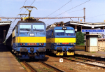 Lokomotiva: 363.140-5, 350.005-5 | Vlak: Ex 1011 Csardás ( Malmö - Budapest Kel.pu. ) | Místo a datum: Praha-Holešovice (CZ) 13.05.1993