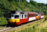 Lokomotiva: 850.018-3 + 850. | Vlak: Os 3512 ( Nemšová - Vlárský průsmyk ) | Místo a datum: Horné Srnie 09.08.1998