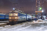 Lokomotiva: ČS2-586 | Vlak: P 9/10 Piazovia ( Mariupol - Kyiv-Pasazhyrskyi ) | Místo a datum: Mariupol 29.12.2021